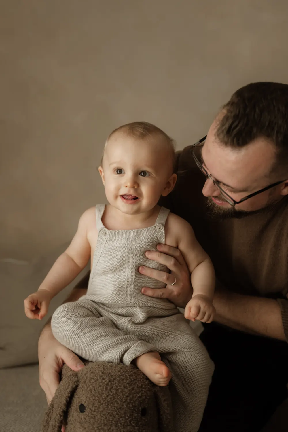 Focení prvních narozenin v minimalistickém ateliéru na Praze 8