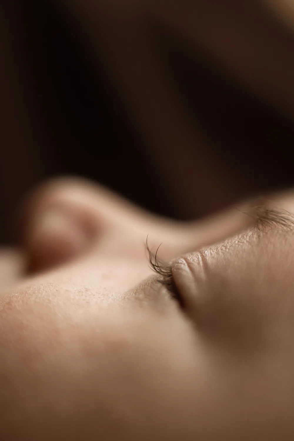 detailní záběr na zavřené oko miminka